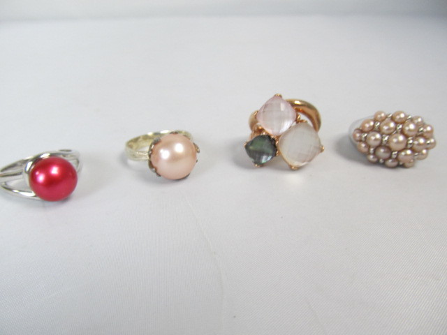 lot 235 image: 4 Sterling Silver, Bronze & Genuine Pearl Rings