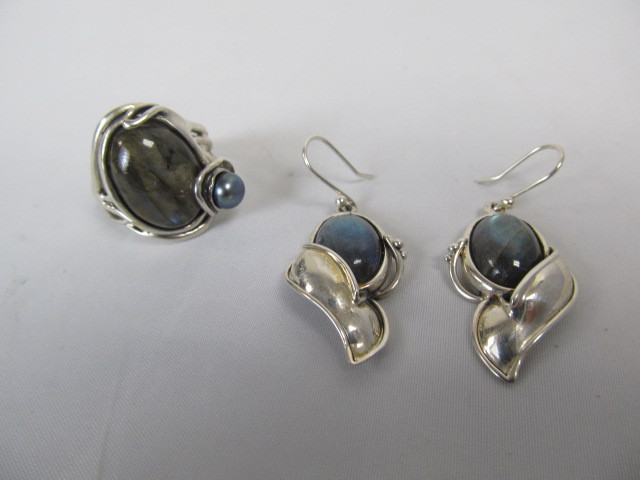 lot 242 image: Sterling Silver wOpal & Pearl Ring & Earrings