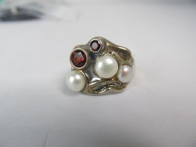 lot 261 image: Hagit Gorali Sterling Silver Pearl & Garnet Ring