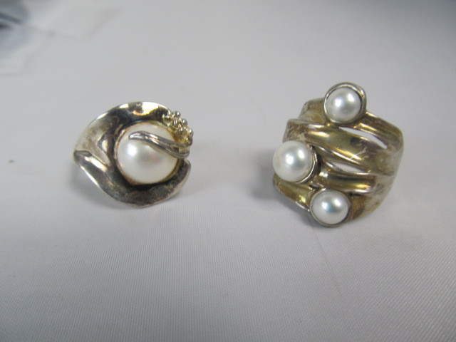 lot 262 image: 2 Hagit Gorali Sterling Silver & Pearl Rings