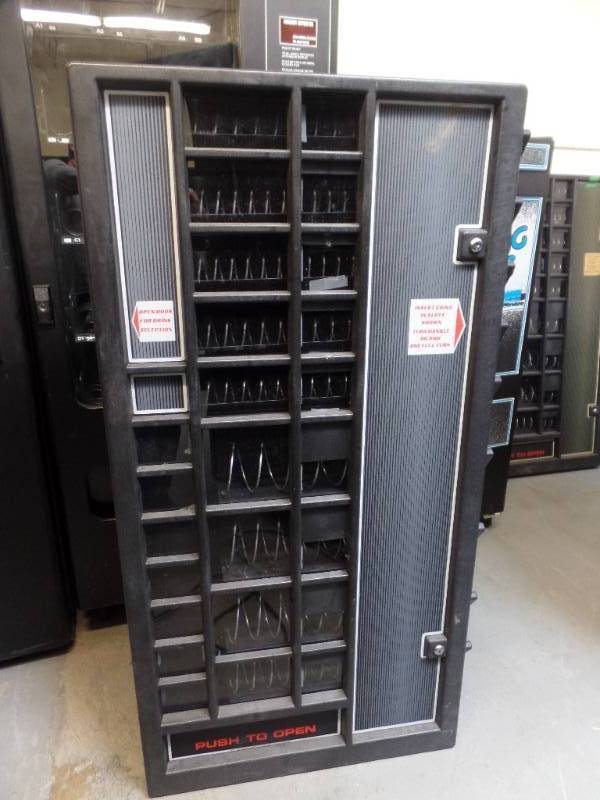 lot 910 image: WALLMOUNT SNACK VENDING MACHINE