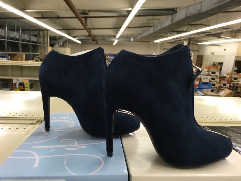 GC Shoes Cindy Navy Size 6