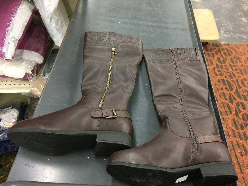 Easy Street Womens Burke Tall Size 9.5