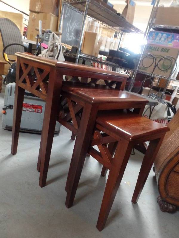SOLID WOOD NESTING TABLES