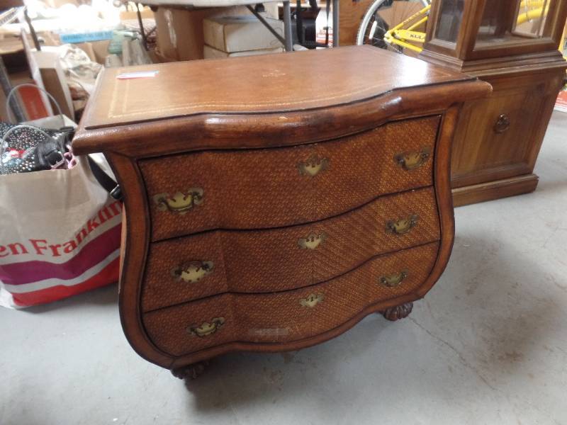 ACCENT TABLE