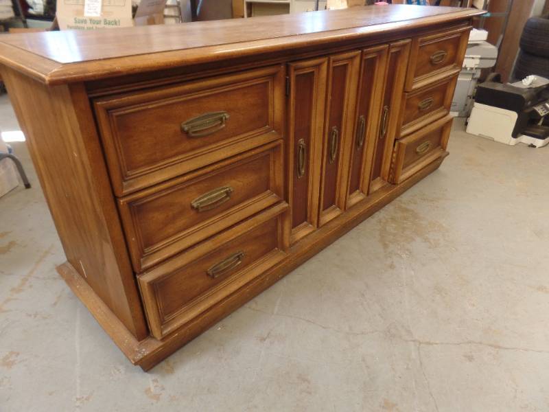 BROYHILL DRESSER