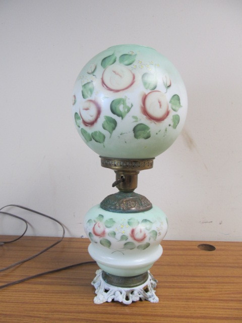 lot 35 image: Vintage Gone With The Wind Hand Painted Table Lamp