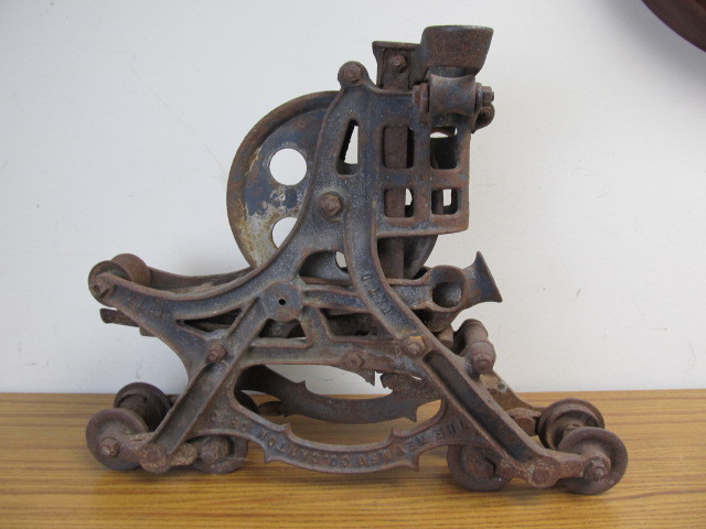lot 1 image: Antique Cast Iron NEY MFG CO Hay Carrier