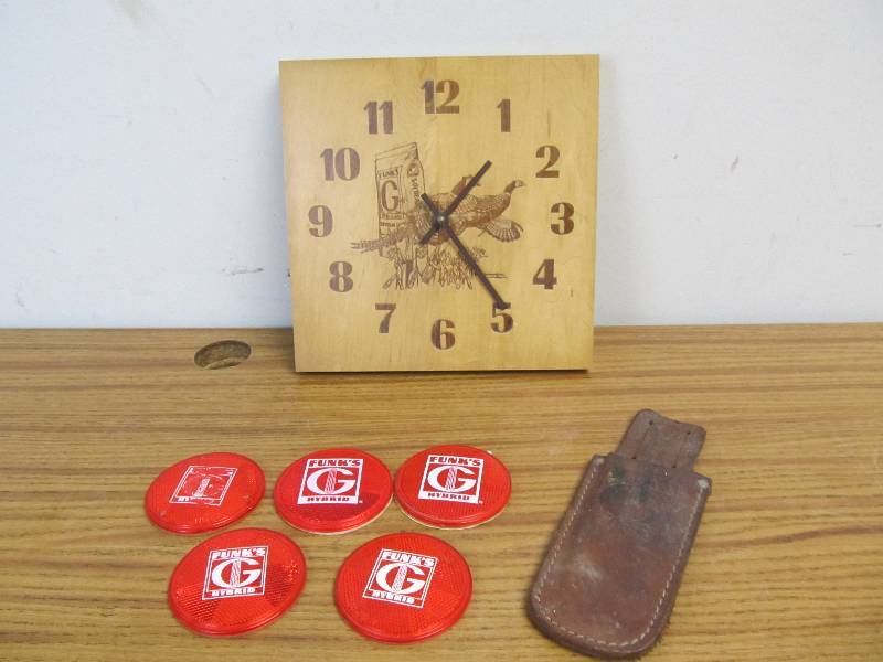 lot 10 image: Group of Vintage FUNKS G Hybrid SeedFarm Advertising Items