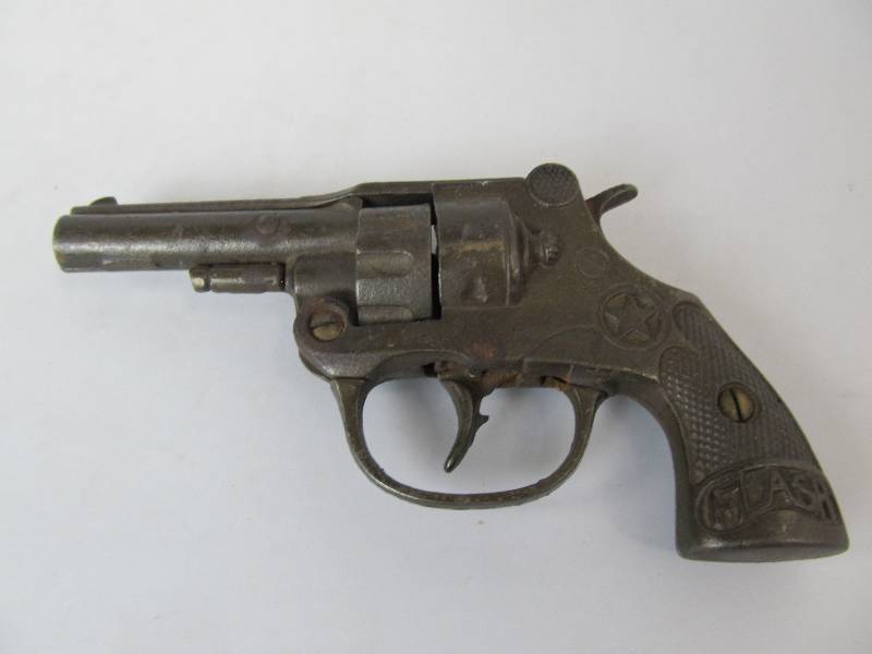 lot 15 image: Antique 1920s HUBLEY Cast Iron Flash Cap Gun