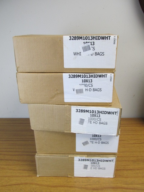 lot 29 image: 5000 NEW White Plastic Bags