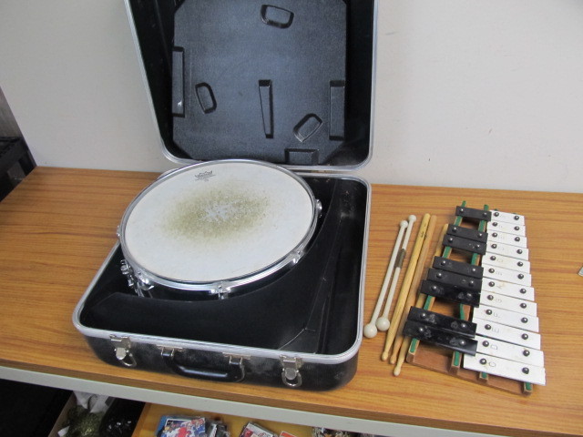 lot 78 image: Drum & Xylophone Set wCase