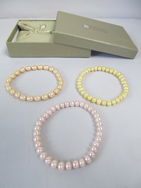 lot 104 image: 3 Honora Genuine Pearl Bracelets