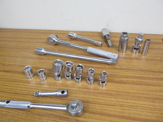 lot 124 image: Nice Clean HUSKY & INDESTRO Socket Wrenches Joint Sockets etc