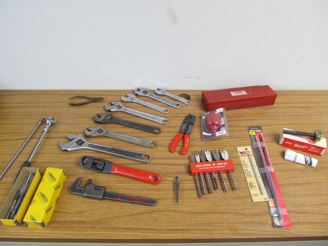 lot 125 image: Nice Quality Wrenches Drill Bits & Other Hand Tools