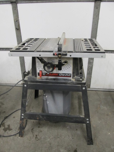 lot 131 image: Working Skilsaw 10 Table Saw wDust Collector