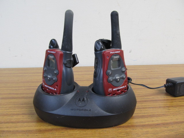 lot 133 image: Working Pair of Motorola TALKABOUT 5420 Walkie Talkies