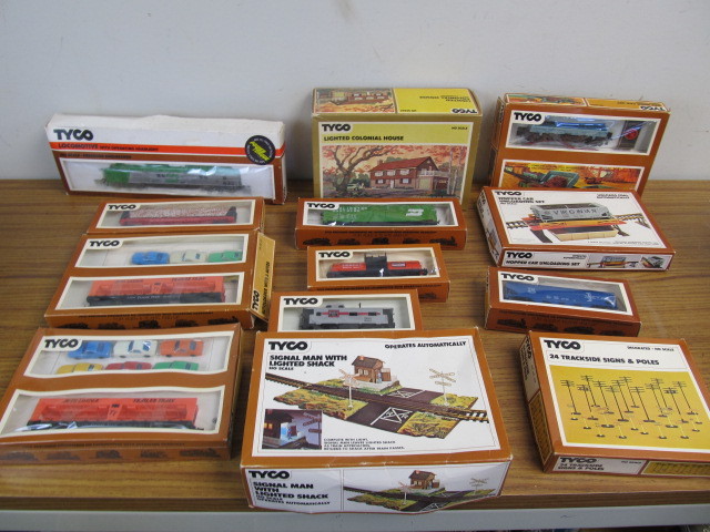 lot 136 image: Lot of NOS Vintage TYCO HO Trains & Accessories