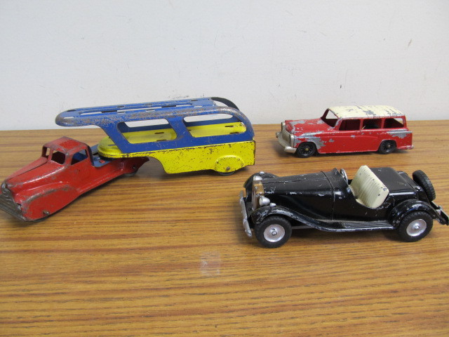 lot 139 image: 3 Larger Size Vintage Metal Toy Cars