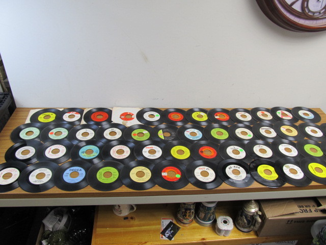 lot 144 image: LARGE Lot of Vintage PromoNot For Sale 45 Records