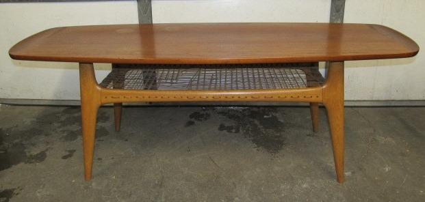 lot 152 image: Original Mid Century Hans Wegner Style Coffee Table