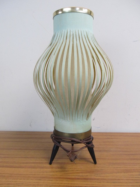 lot 154 image: Vintage Mid Century DeskTable Lamp
