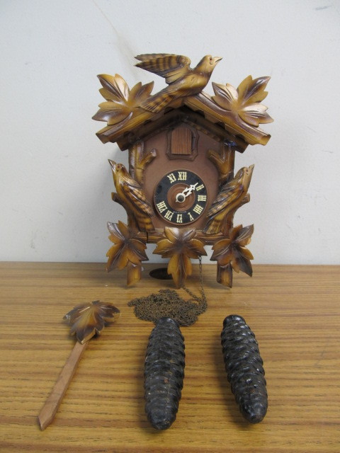 lot 155 image: Vintage German Black Forest Cuckoo Clock wBirds