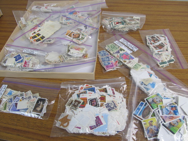 lot 166 image: Large Lot of Assorted Vintage Stamps