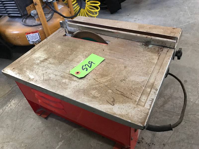 lot 529 image: CHICAGO POWER TOOLS TILE SAW