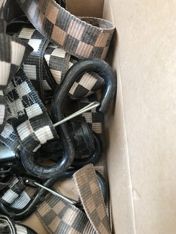 lot 552 image: 4 RATCHET STRAP TIE DOWNS