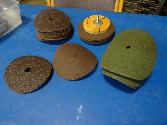 Large variety of misc sanding discs...