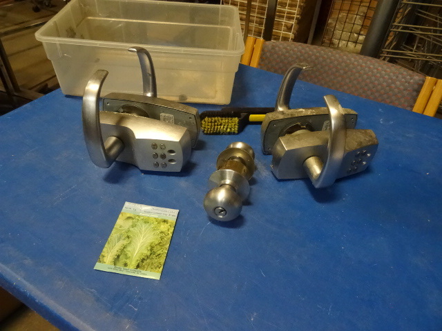 2 push button door locks. 1 keyed d...