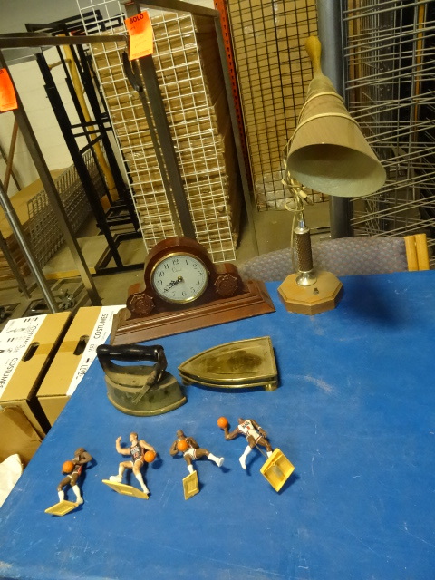 Vintage table lamp. Colonial batter...
