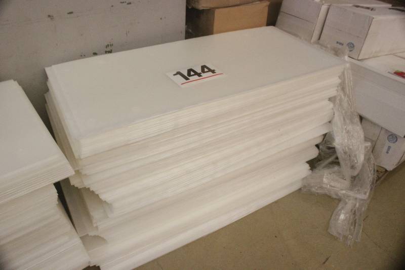 Approx. 200 Corrugated Plastic Opaque Sheets