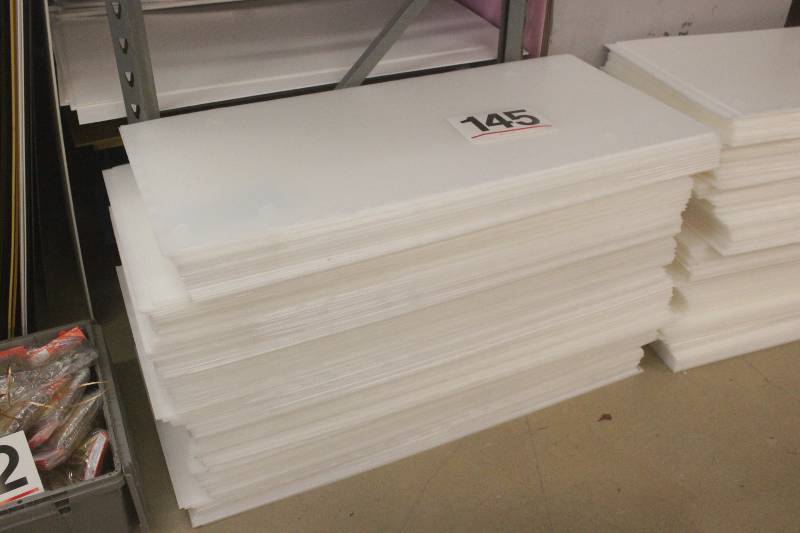 Approx. 200 Corrugated Plastic Opaque Sheets