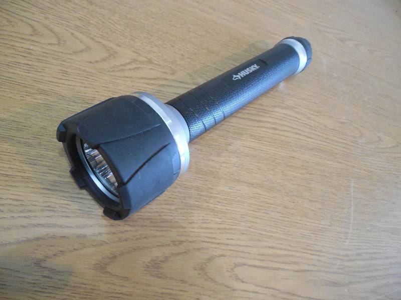 HUSKY HEAVY DUTY FLASHLIGHT