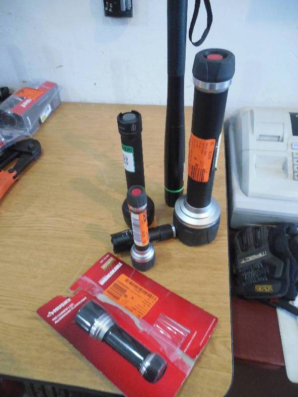 FLASHLIGHT LOT