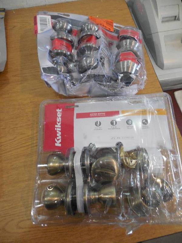 KWIKSET DOOR KNOB LOT