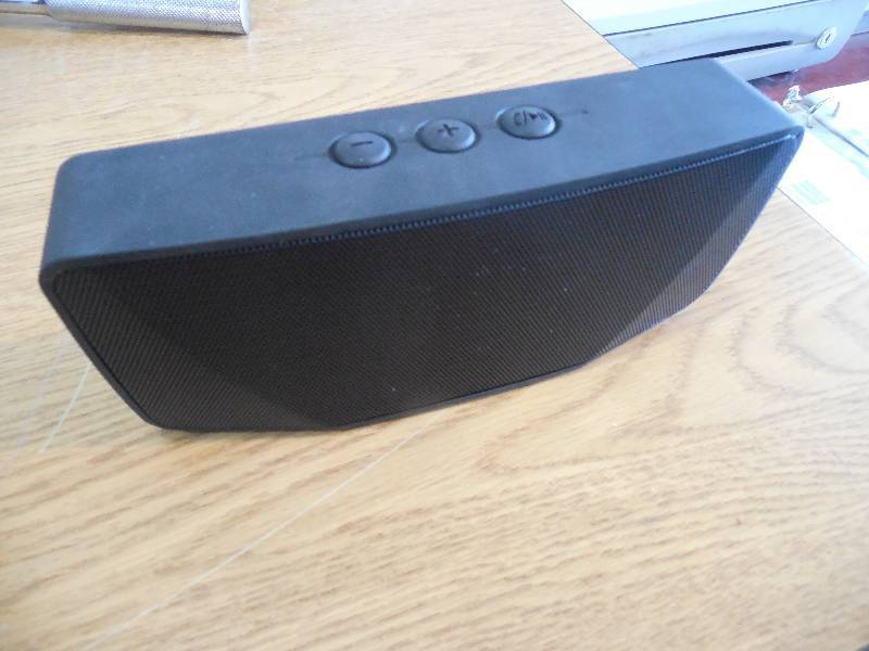 MAGNETIC BLUETOOTH SPEAKER