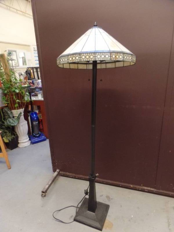 lot 235 image: STAINED GLASS FLOOR LAMP
