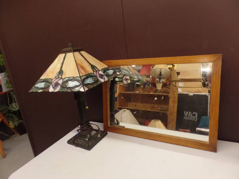 lot 239 image: STAINED GLASS TABLE LAMP AND MIRROR