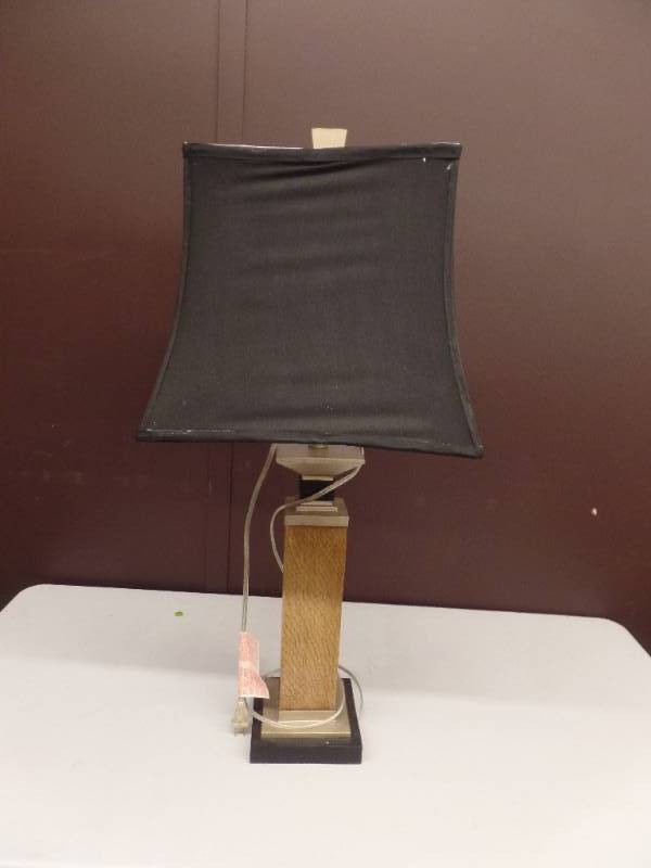 lot 242 image: TABLE LAMP