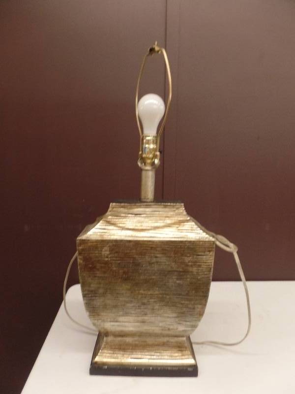 lot 248 image: TABLE LAMP