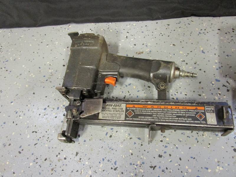 lot 19 image: (2) Duo Fast Roofing Staplers