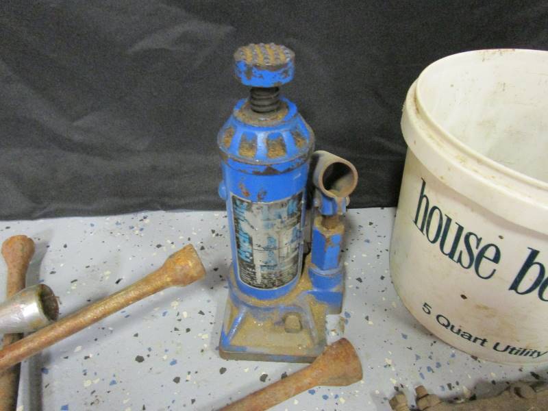 lot 24 image: Hydraulic Jack & Misc. Tools
