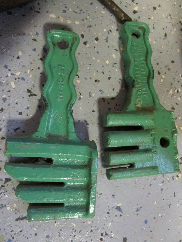 lot 29 image: Feeder Chain Breakers, Oil Cans & Grease Guns