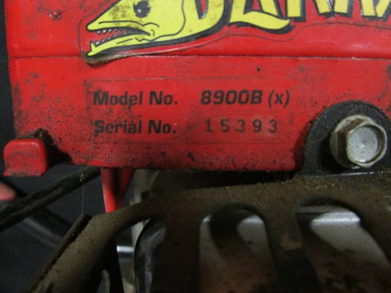 lot 7 image: 10 Eskimo Ice Auger