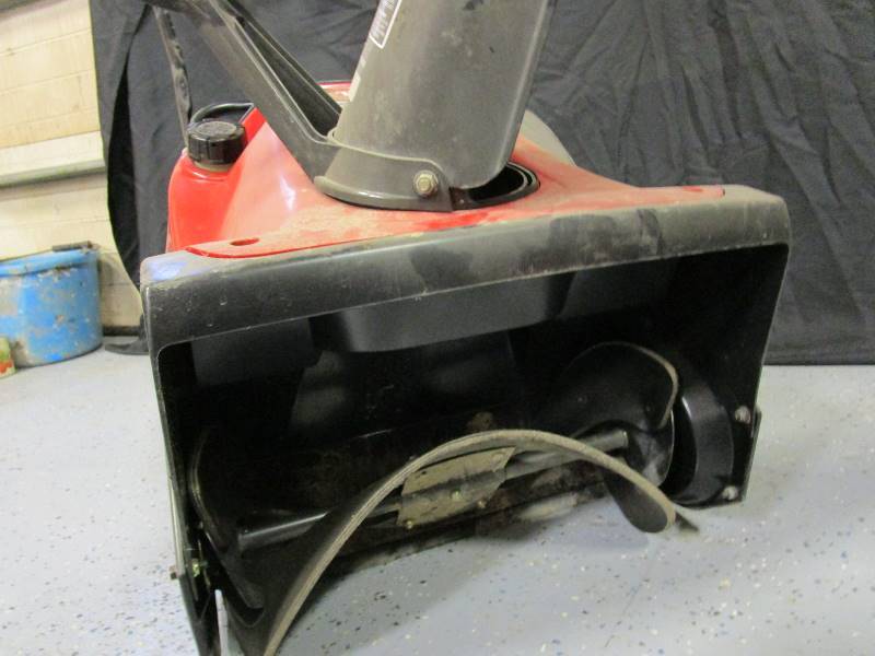 lot 12 image: Toro Snowblower