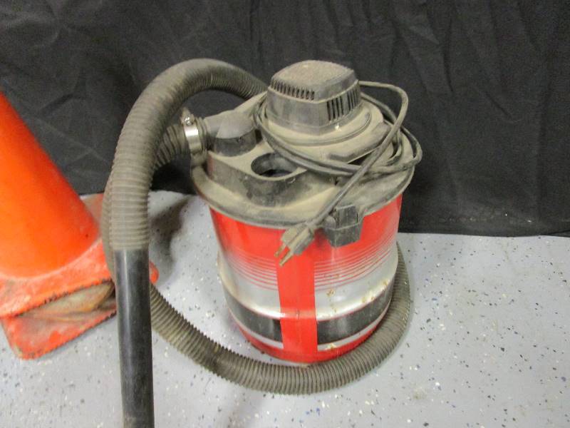 lot 37 image: Shop Vac, Traffic Cones