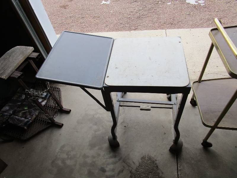 lot 40 image: Shop Carts & Chair